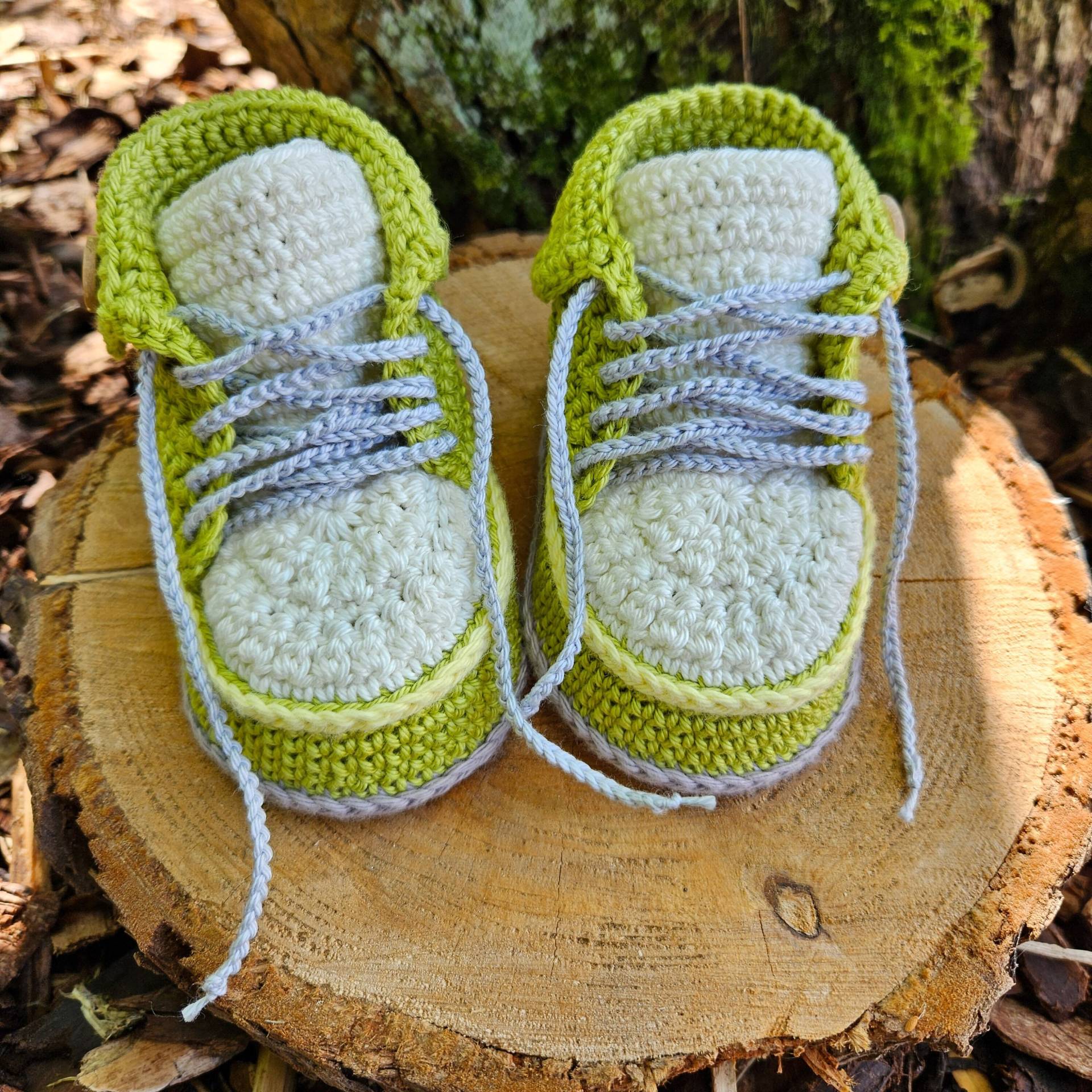 Gehäkelte Babyschuhe 6-9 Monate Gehäkelte Babyschuhe 6-9 Monate von KleineHelga