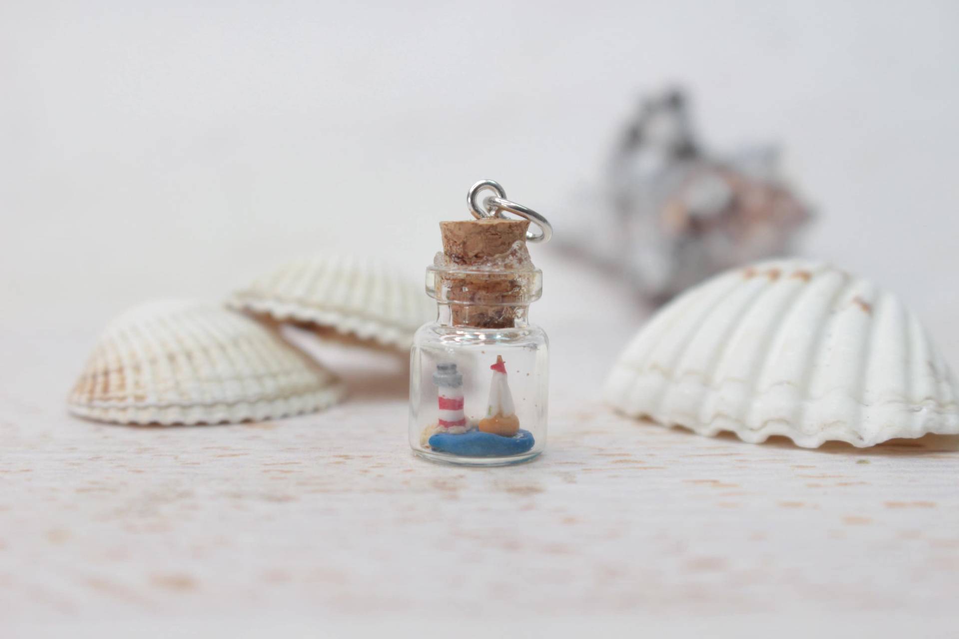 Leuchtturm Charm, Maritimer Anhänger, Sommer Modeschmuck, Polymer Clay Miniatur Leuchtturm Charm, Maritimer Anhänger, Sommer Modeschmuck, Polymer Clay Miniatur von KleineKnetwelt