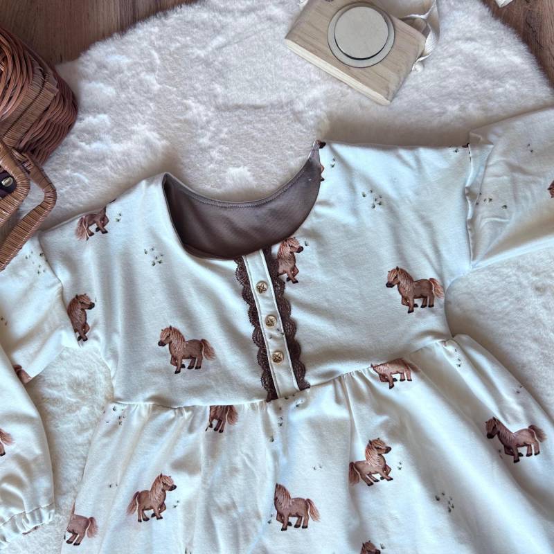Handgemachtes Kinderkleid Mit Pferde-Print - Tunika Für Mädchen, Baby & Kinder Kleidung, Geschenk Zum Geburtstag von KleineKroneKreation