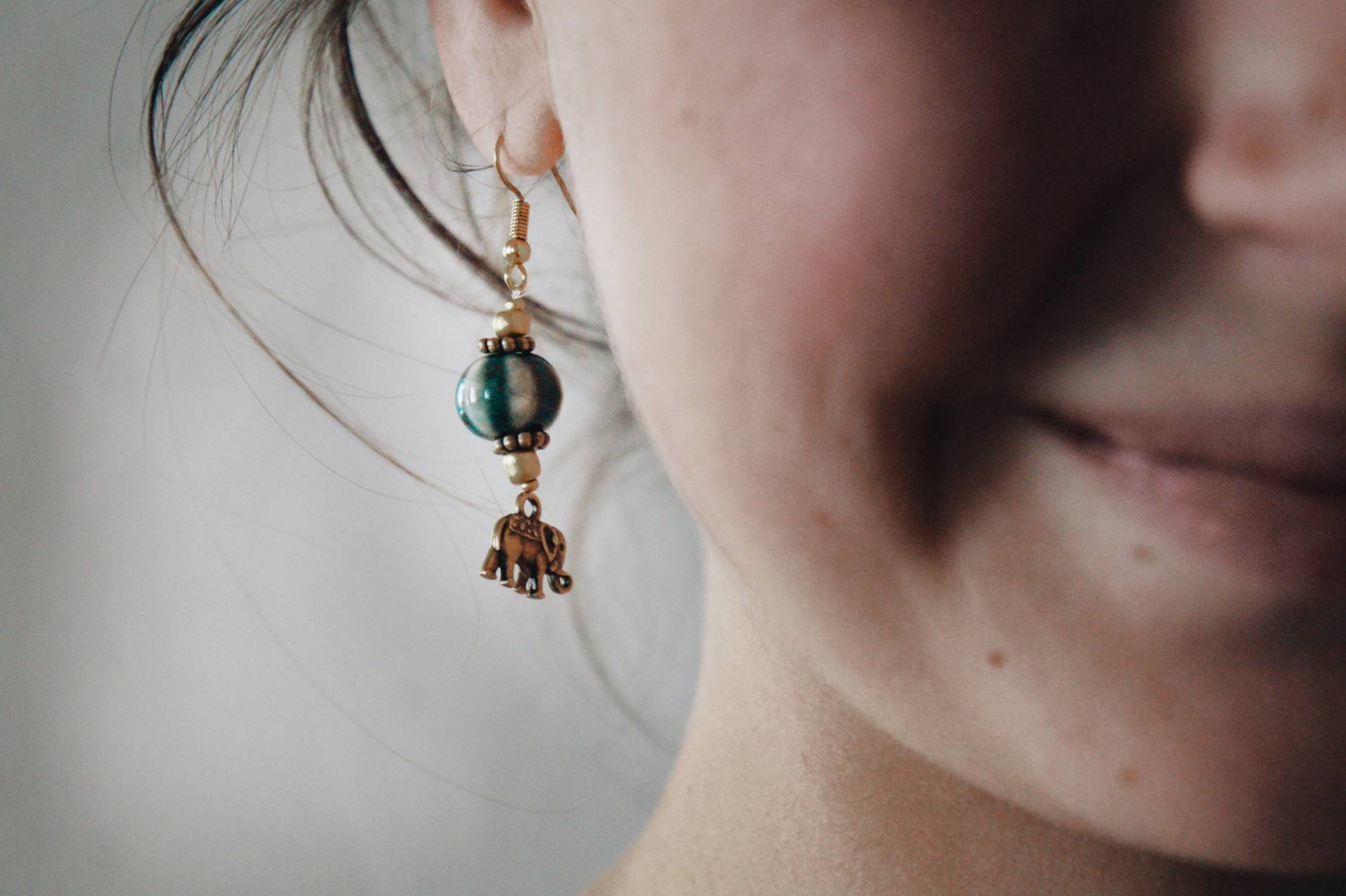Elefant Ohrringe Hippie Boho Ethno Boheme Ohrschmuck Ohrhänger Mit Anhänger Keramik Perlen Gold Festival Sommer Schmuck Elefant Ohrringe Hippie Boho Ethno Boheme Ohrschmuck Ohrhänger Mit Anhänger Keramik Perlen Gold Festival Sommer Schmuck von KleineLichtwerkelei