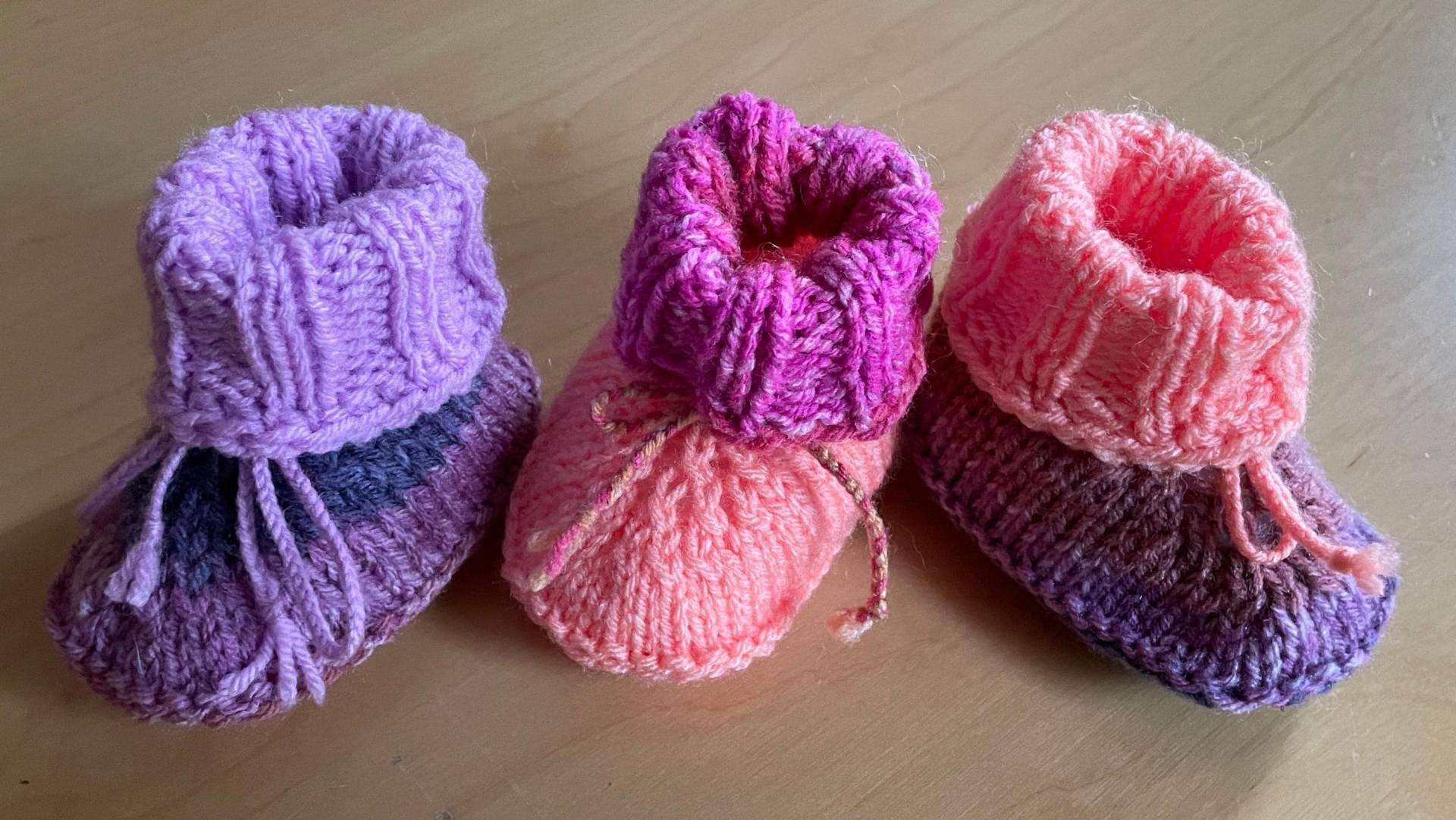 Bunte Babyschuhe 1-4 Monate, 3 Bzw. 4 Paar Im Paket, Handarbeit von KleineLieblingsdinge