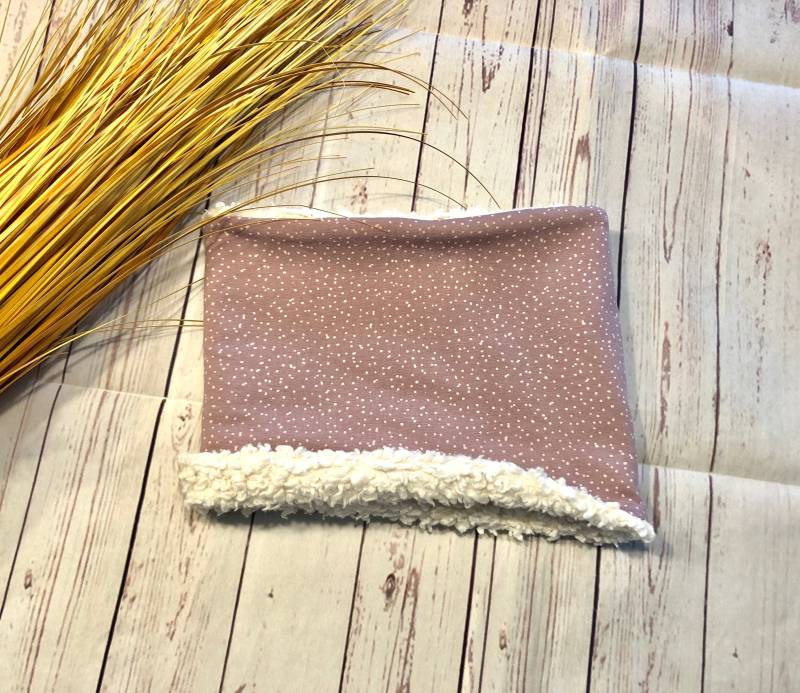 Kuschliger Loop Spotties Altrosa Mädchen Mit Teddyplüsch Ku 44-60, Bio-Jersey, Winterschal, Halssocke Winter von KleineNaeaehmadame