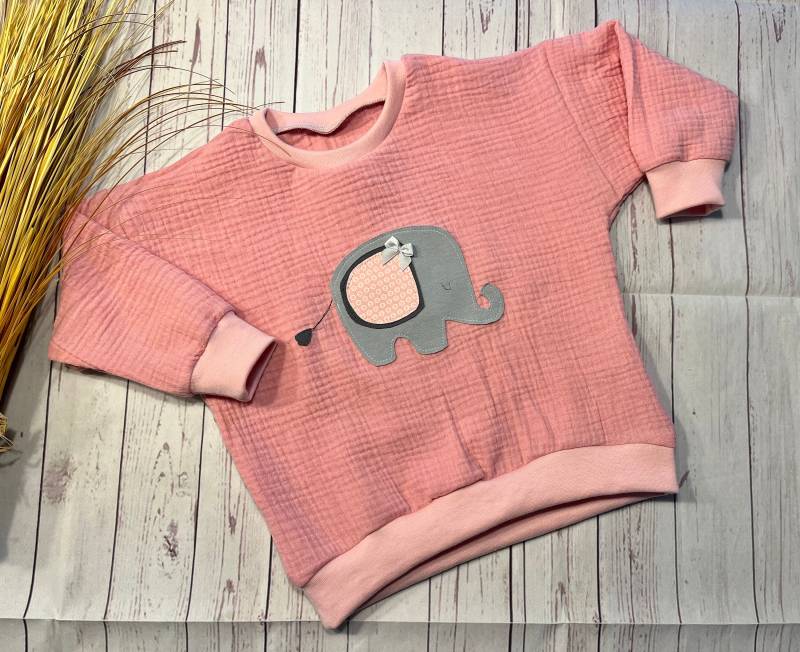 Oversize Sweater Musselin Baby „Elefant" Gr. 92 Altrosa, Pullover Bio-Musselin Unikat, Übergangszeit Sommer von KleineNaeaehmadame