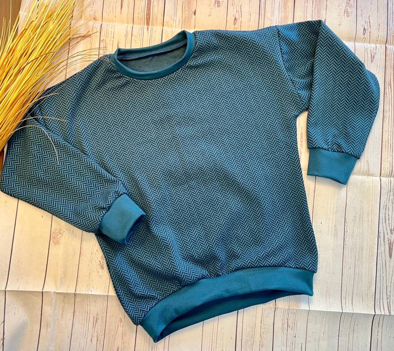 Versandfertig - Oversize Sweater Baby Jacquard Fischgrät Petrol Dunkel Gr. 134, Pullover, Übergangszeit Sommer Winter, Hoodie Unifarben Versandfertig - Oversize Sweater Baby Jacquard Fischgrät Petrol Dunkel Gr. 134, Pullover, Übergangszeit Sommer Winter, Hoodie Unifarben von KleineNaeaehmadame