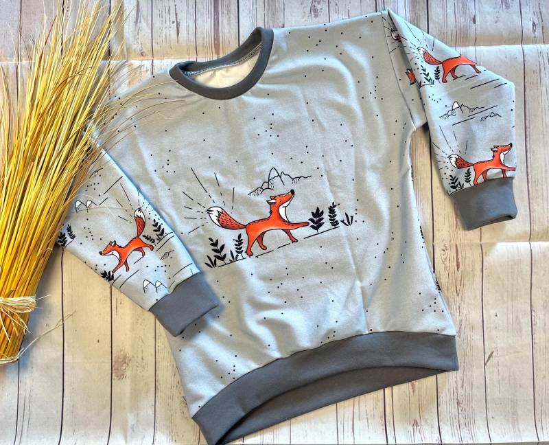 Versandfertig - Oversize Sweater Sommer-Sweat „Fuchs" Gr. 98 Hellgrau/Anthrazit, Pullover Baby Bio Unikat Sweatpullover von KleineNaeaehmadame