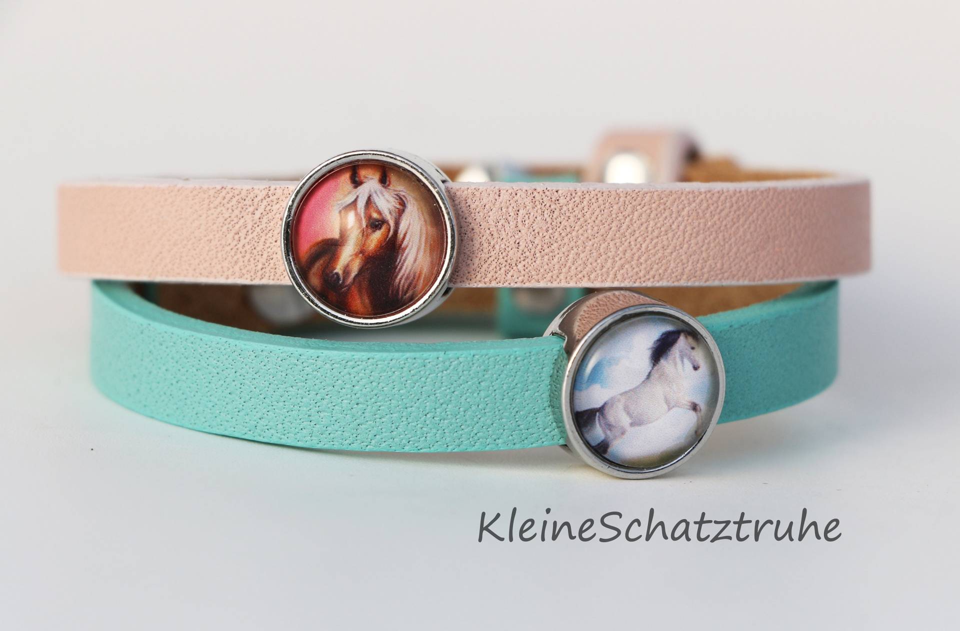 Kinder-Lederarmband Mit Pferde-Schiebeperle Aqua Rosa Kinder-Lederarmband Mit Pferde-Schiebeperle Aqua Rosa von KleineSchatztruhe