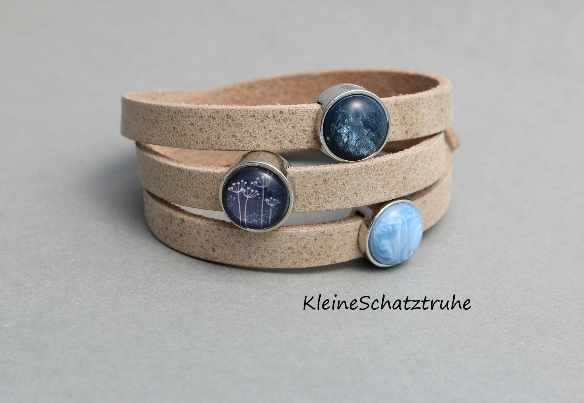 Leder-Wickelarmband Inklusiv Schiebeperlen in Natur/Blau von KleineSchatztruhe