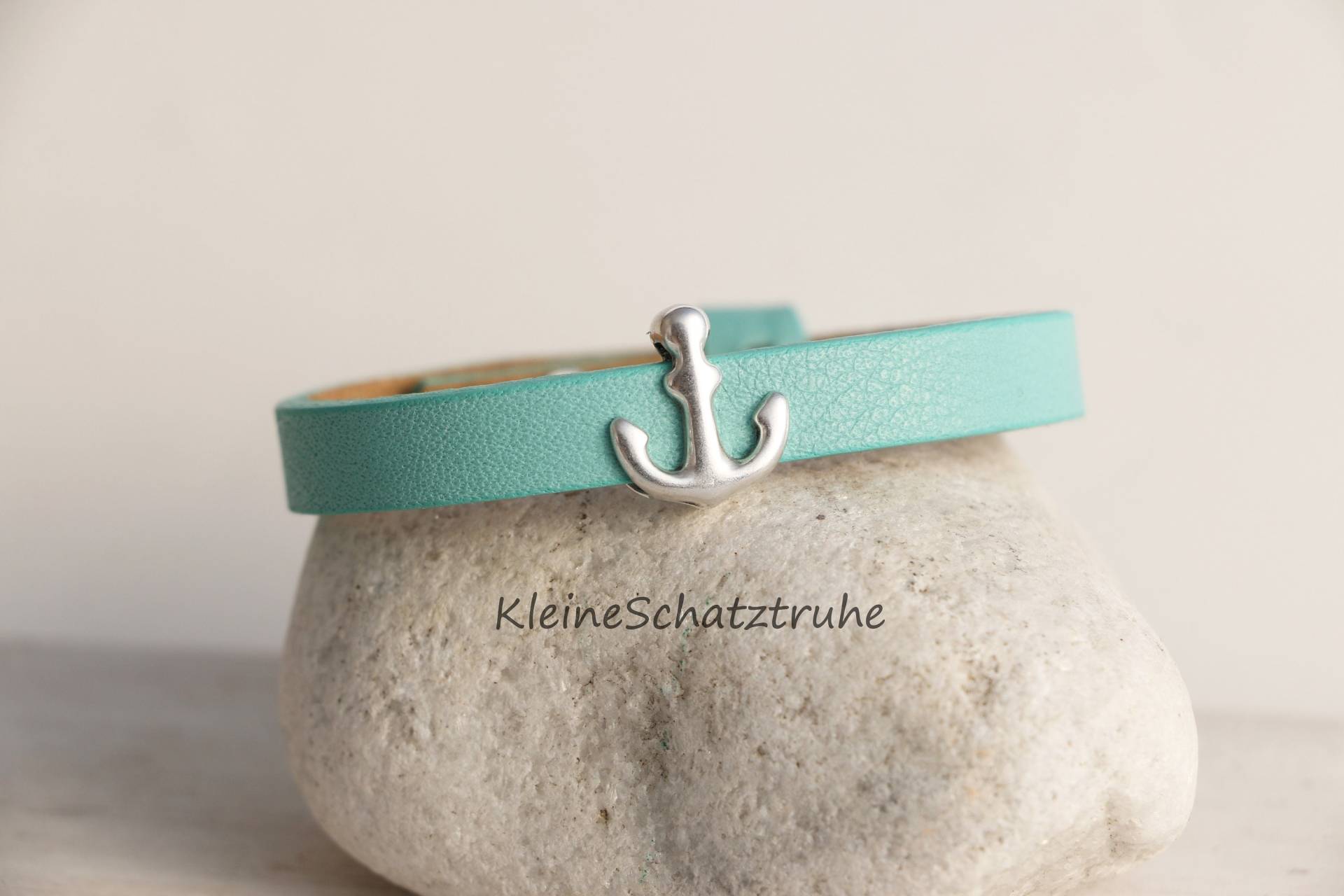 Lederarmband Für Kinder in Wunschfarbe Mit Schiebeperle von KleineSchatztruhe