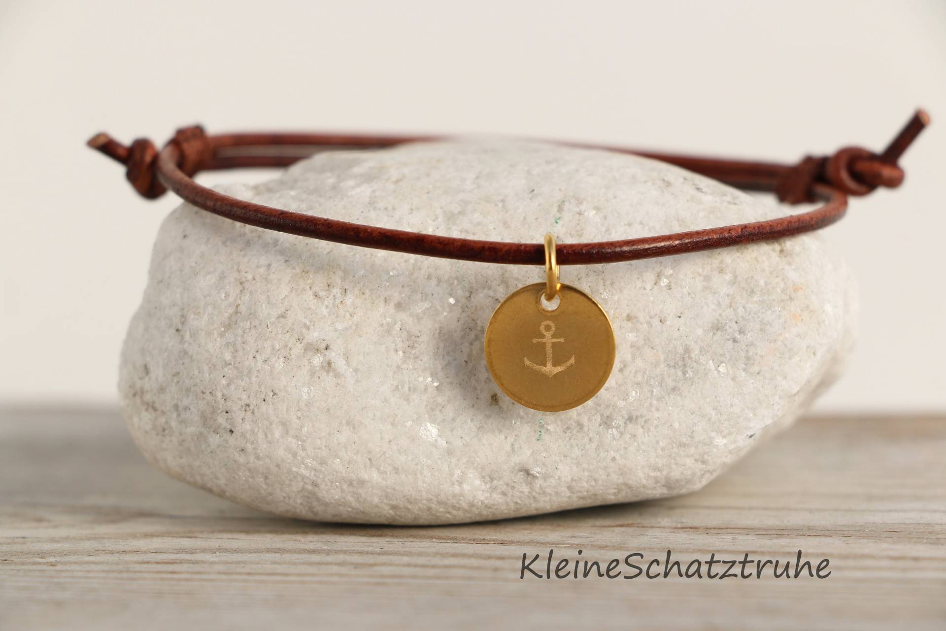 Lederarmband Mit Gravur, Vergoldeter Edelstahl, Anker, Wunschmotiv von KleineSchatztruhe