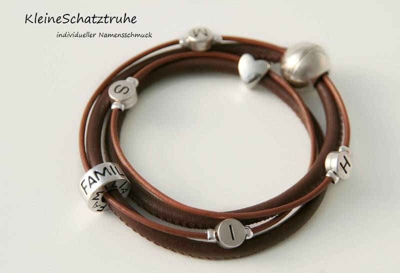 Lederarmband Mit Namen Braun Family Herz von KleineSchatztruhe