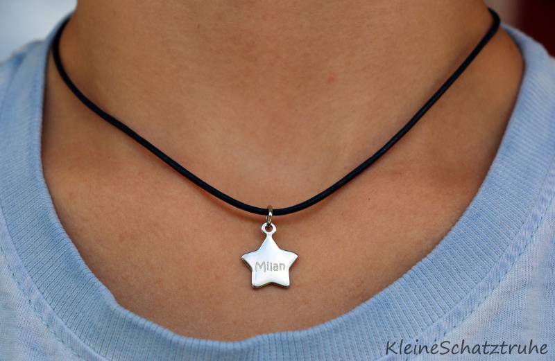 Lederkette Mit Edelstahl Stern-Anhänger, Wunschgravur von KleineSchatztruhe