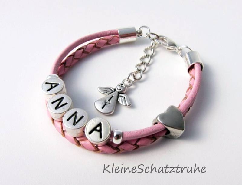 Namensarmband Leder Für Mädchen Rosa Herzlich Namensarmband Leder Für Mädchen Rosa Herzlich von KleineSchatztruhe