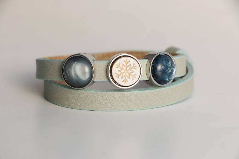 Wickelarmband Aus Leder Mit Schiebeperlen Snowflake Wickelarmband Aus Leder Mit Schiebeperlen Snowflake von KleineSchatztruhe