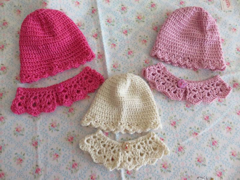 Mütze Baby Erstlingsmütze Halstuch Set Junge Mädchen Geschenk Geburt Taufe Gehäkelt Rosa Pink Natur Kleineseligkeiten Verspielt Baumwolle von KleineSeligkeiten