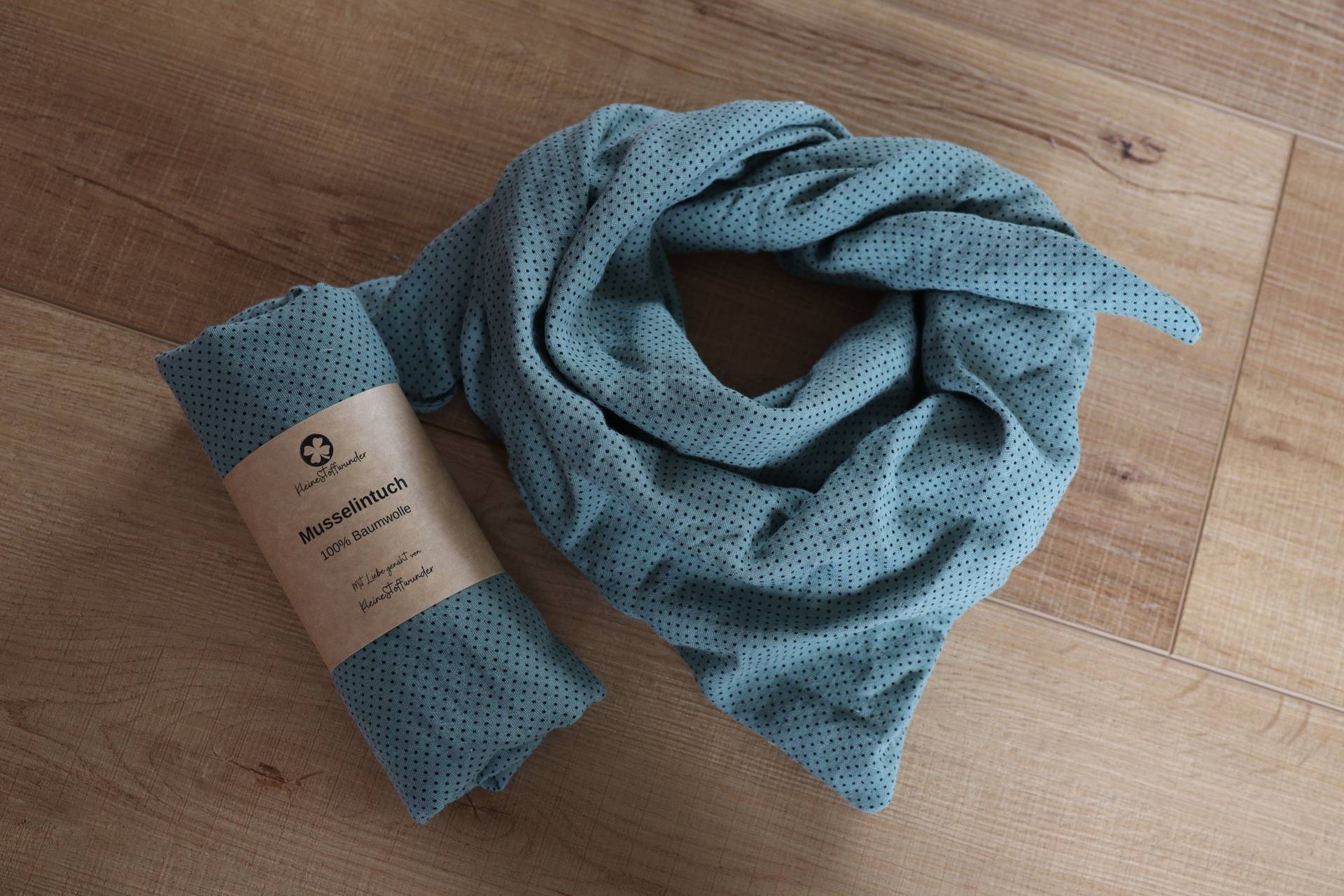 Halstuch Für Kinder Und Baby Musselin Dreieckstuch Mädchen Jungen Grün Punkte Dots Mit Label von KleineStoffwunder