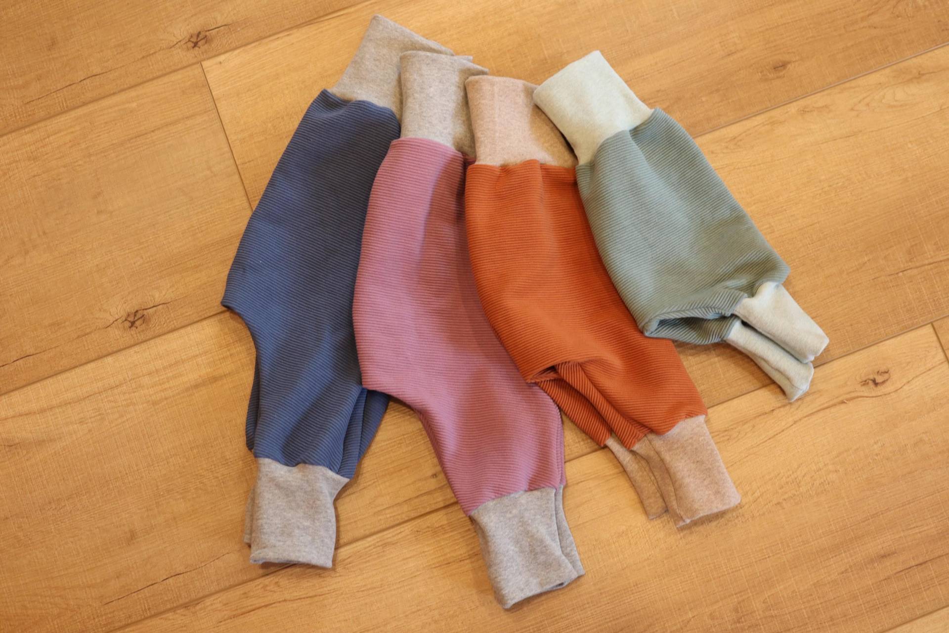 Pumphose Für Kinder Und Baby Aus Rippjersey Mit Bündchen Mitwachshose Mitwachsbündchen von KleineStoffwunder