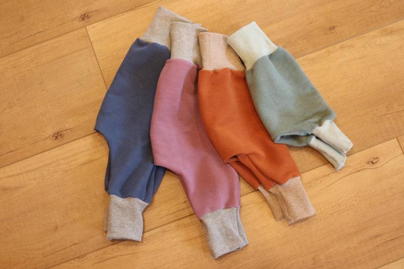 Pumphose Für Kinder Und Baby Aus Rippjersey Mit Bündchen Mitwachshose Mitwachsbündchen von KleineStoffwunder