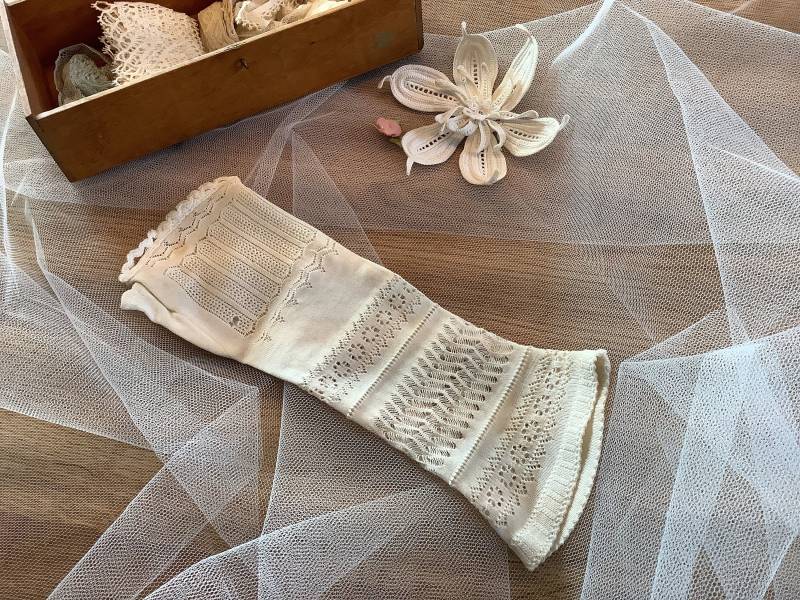 Feiner Einzelner Handschuh Antik Vintage Spitze von KleineWerteDinge