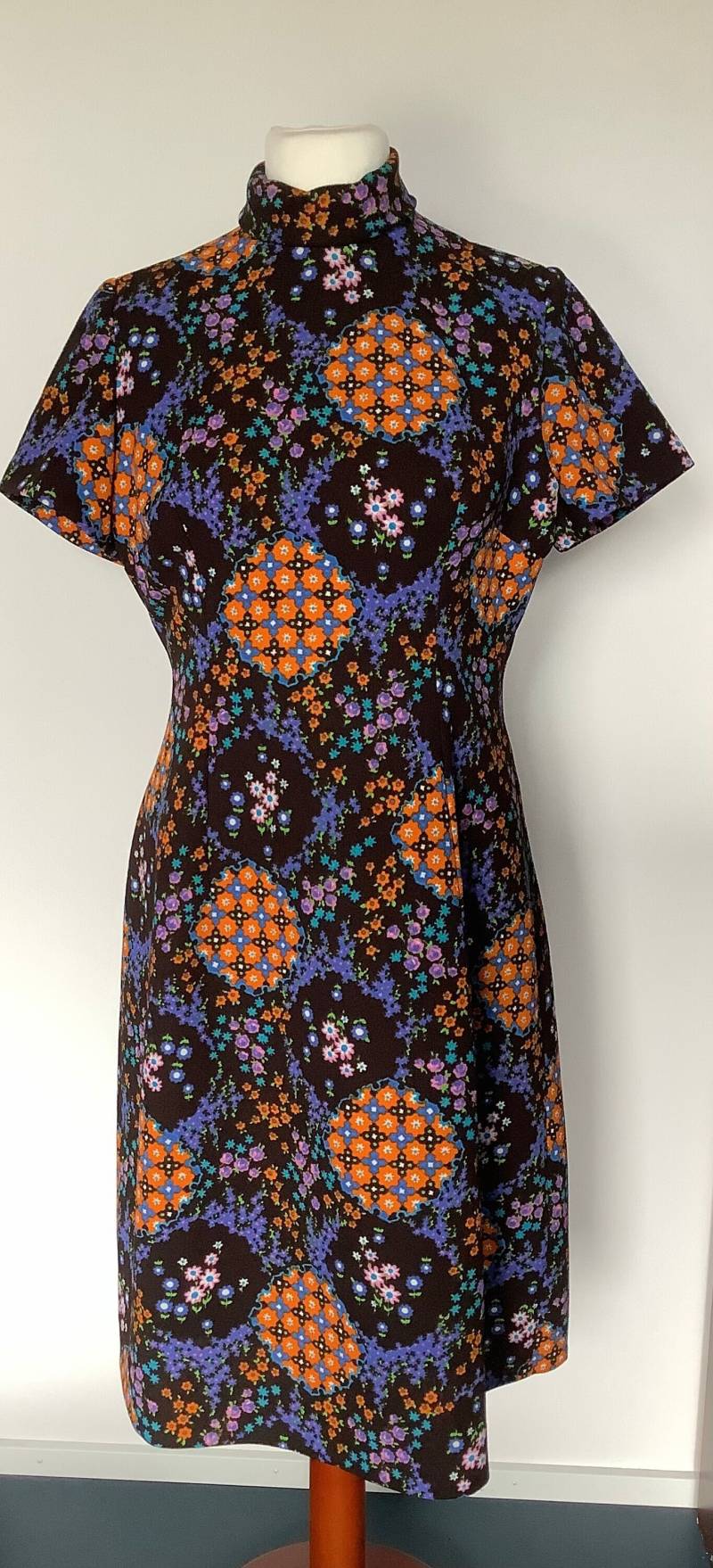 Vintage Kleid 1970Er Jahre Mit Blumenmuster Vintage Kleid 1970Er Jahre Mit Blumenmuster von KleineWerteDinge