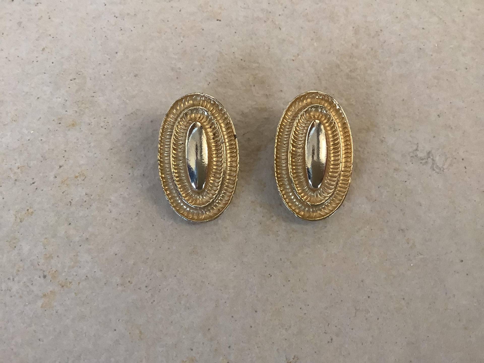 Zwei Ovale Ohrclips - Goldfarben Vintage 80Er Klassisch Zwei Ovale Ohrclips - Goldfarben Vintage 80Er Klassisch von KleineWerteDinge