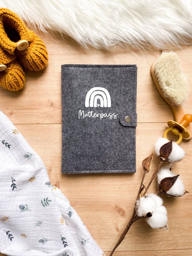 Mutterpasshülle Filz, Personalisierter Mutterpass, Regenbogen, Filzhülle von KleineWunderstube