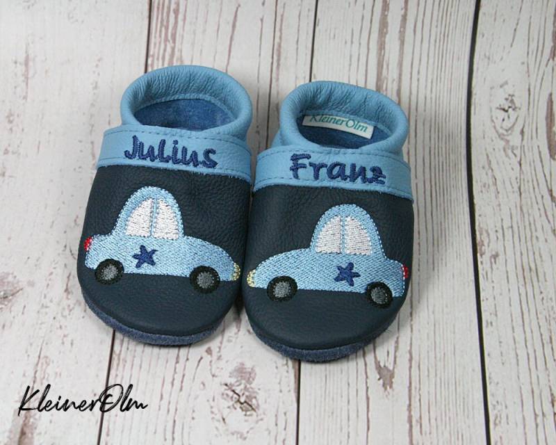 Krabbelpuschen Bestickte Lederpuschen - Babyschuhe Krabbelschuhe Mit Auto Und Namen Geschenkidee von KleinerOlm
