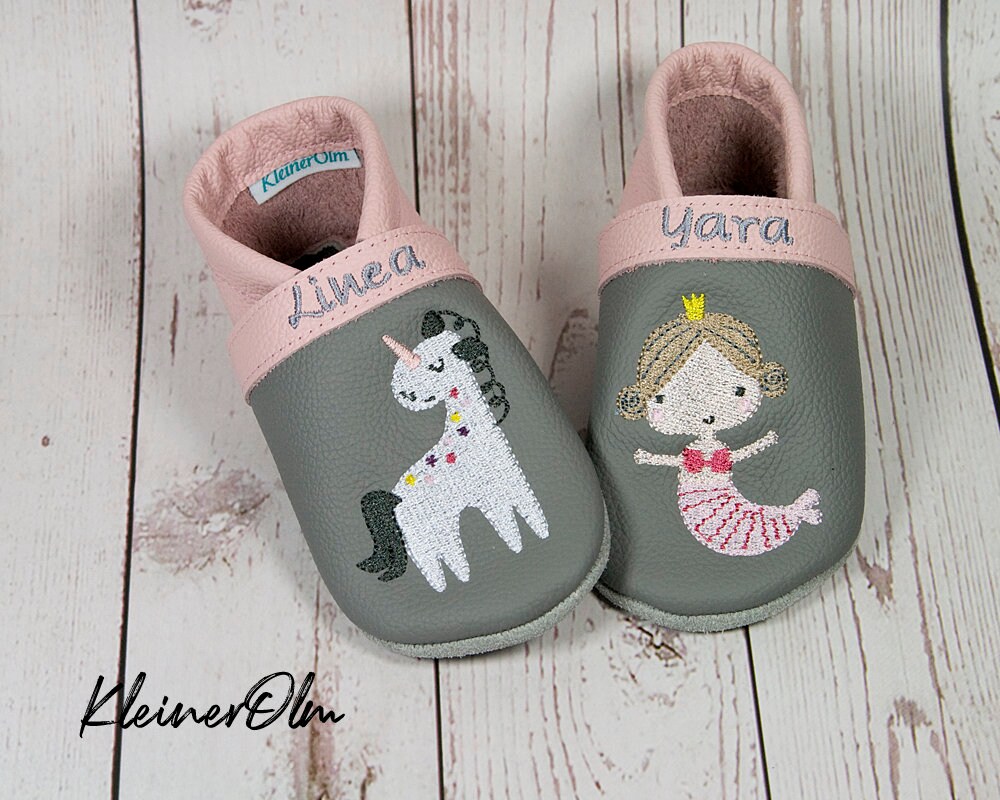 Krabbelpuschen Bestickte Lederpuschen - Babyschuhe Krabbelschuhe Mit Einhorn Und Meerjungfrau Geschenkidee von KleinerOlm