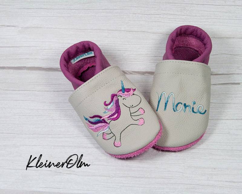 Krabbelpuschen Bestickte Lederpuschen - Babyschuhe Krabbelschuhe Mit Einhorn Und Namen Geschenkidee von KleinerOlm