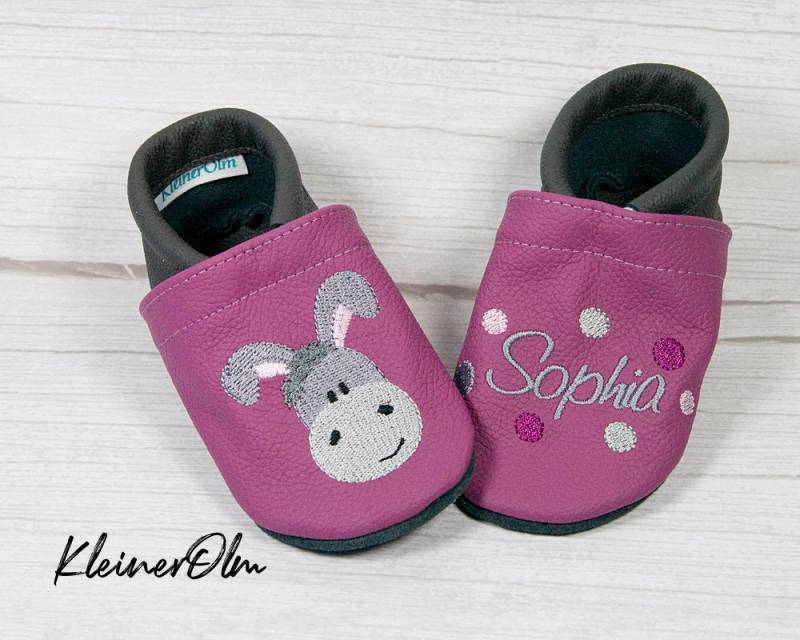 Krabbelpuschen Bestickte Lederpuschen - Babyschuhe Krabbelschuhe Mit Esel Und Namen Geschenkidee von KleinerOlm