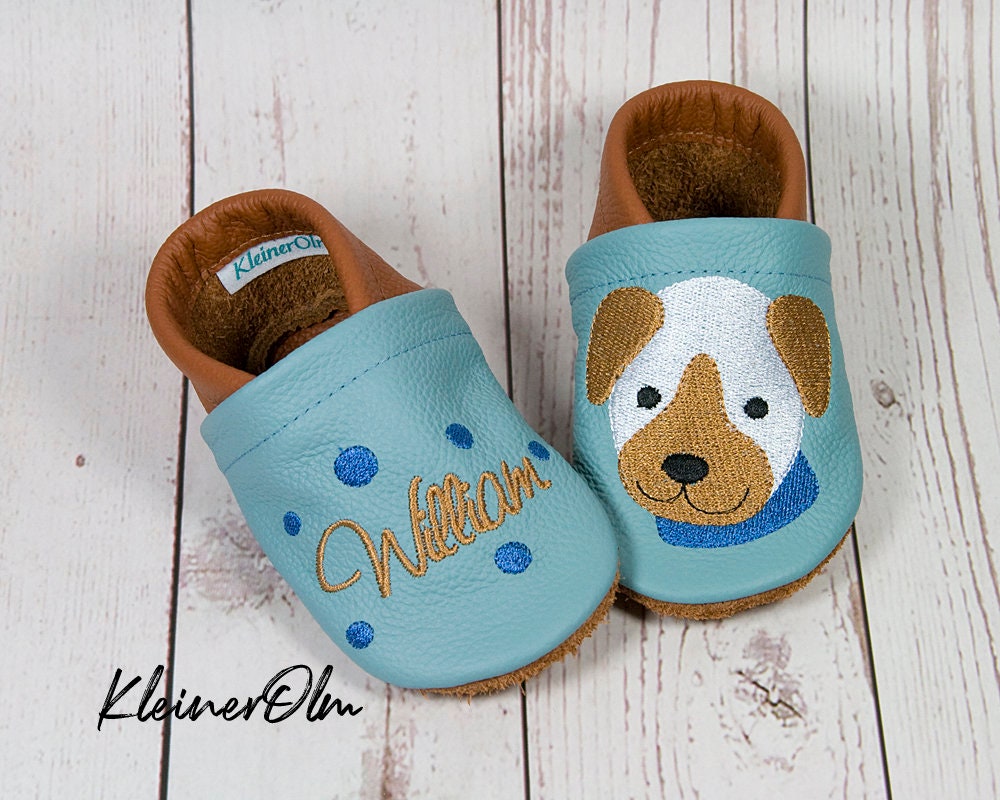 Krabbelpuschen Bestickte Lederpuschen - Babyschuhe Krabbelschuhe Mit Namen Und Hund Geschenkidee von KleinerOlm