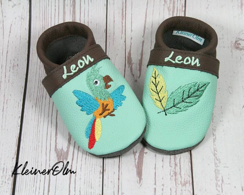 Krabbelpuschen Bestickte Lederpuschen - Babyschuhe Krabbelschuhe Mit Papagei, Namen Geschenkidee von KleinerOlm