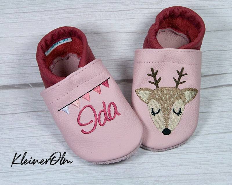 Krabbelpuschen Bestickte Lederpuschen - Babyschuhe Krabbelschuhe Mit Reh, Namen Geschenkidee von KleinerOlm