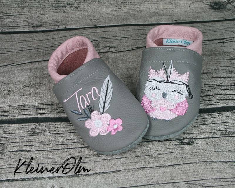 Krabbelpuschen Lederpuschen Babyschuhe Krabbelschuhe Feder Eule, Blume, Name von KleinerOlm