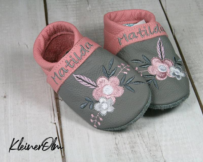 Krabbelpuschen Lederpuschen Babyschuhe Krabbelschuhe Federblume Name von KleinerOlm