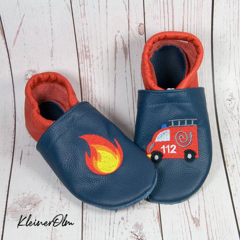 Krabbelpuschen Lederpuschen Babyschuhe Krabbelschuhe Feuerwehr Und Feuer Mit Namen Krabbelpuschen Lederpuschen Babyschuhe Krabbelschuhe Feuerwehr Und Feuer Mit Namen von KleinerOlm