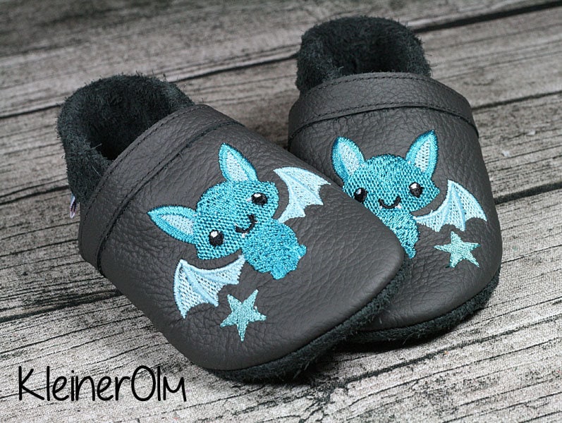 Krabbelpuschen Lederpuschen Babyschuhe Krabbelschuhe Fledermaus von KleinerOlm