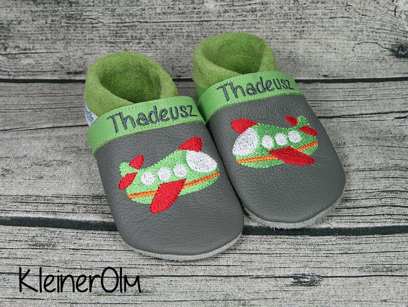 Krabbelpuschen Lederpuschen Babyschuhe Krabbelschuhe Flugzeug von KleinerOlm