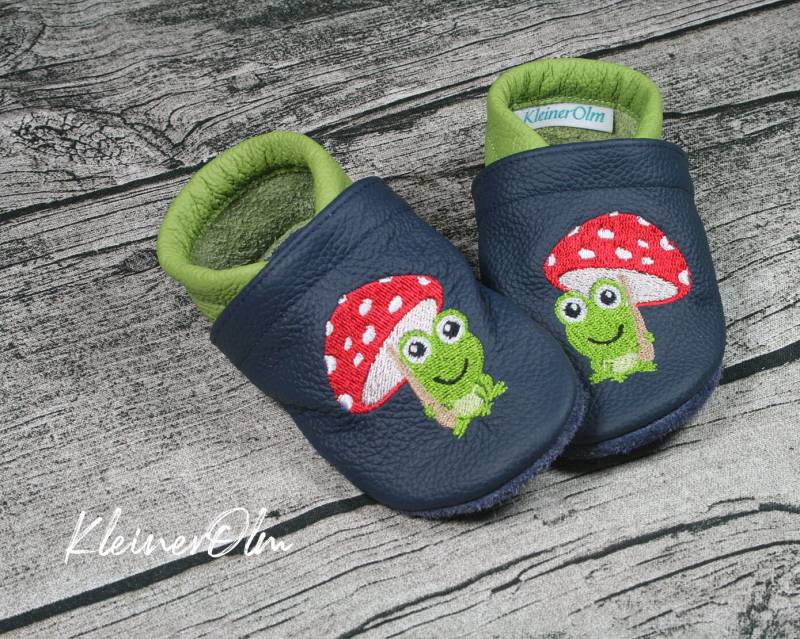 Krabbelpuschen Lederpuschen Babyschuhe Krabbelschuhe Frosch Pilz von KleinerOlm