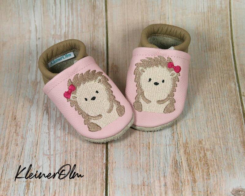 Krabbelpuschen Lederpuschen Babyschuhe Krabbelschuhe Igel Schleife, Mit Namen von KleinerOlm