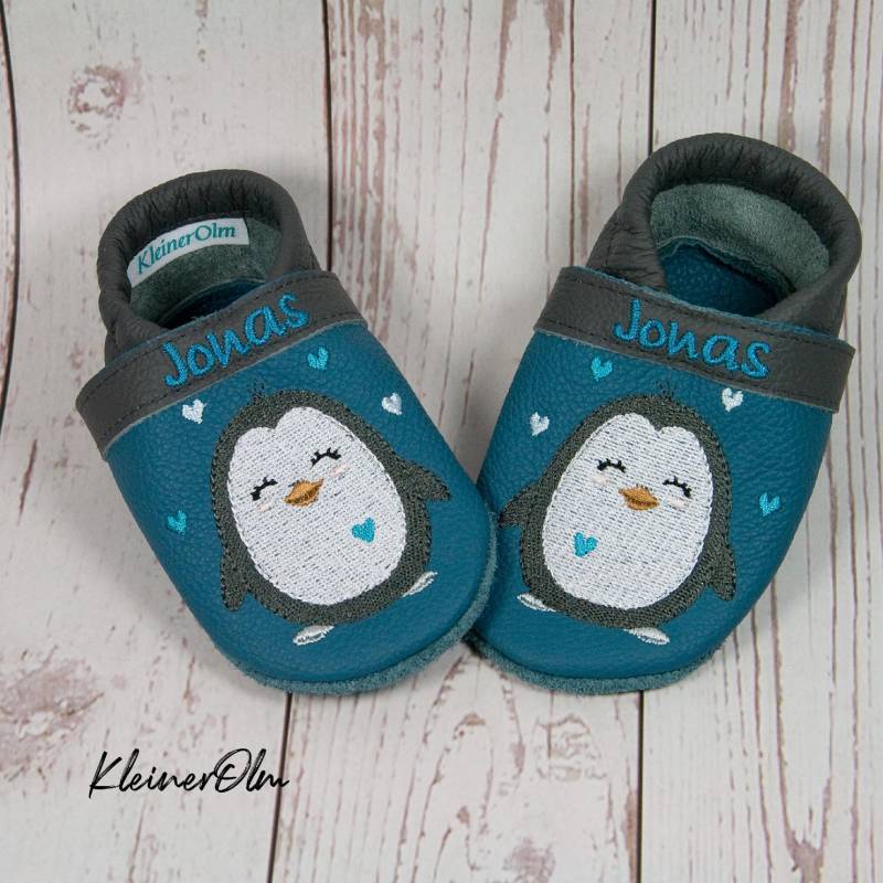 Krabbelpuschen Lederpuschen Babyschuhe Krabbelschuhe Pinguin Herzchen von KleinerOlm