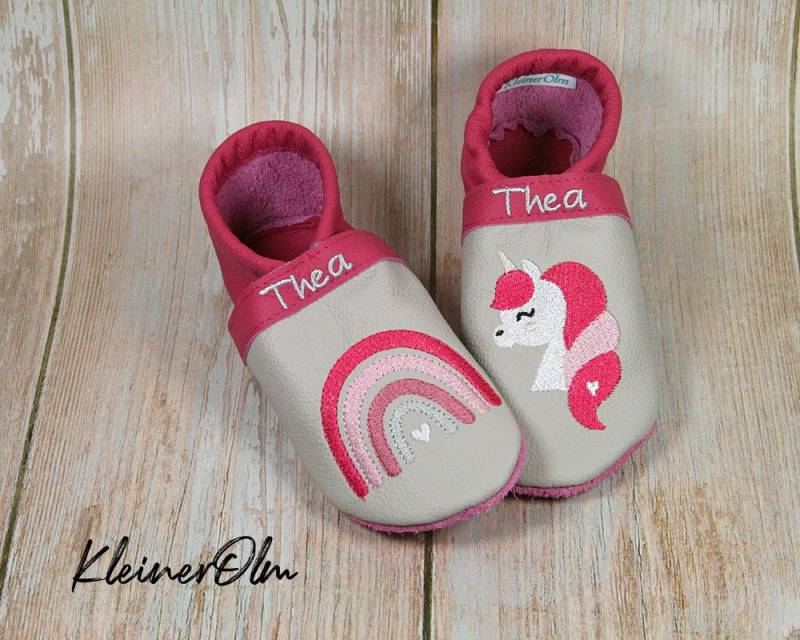 Krabbelpuschen Lederpuschen Babyschuhe Krabbelschuhe Regenbogen Einhorn, Name von KleinerOlm