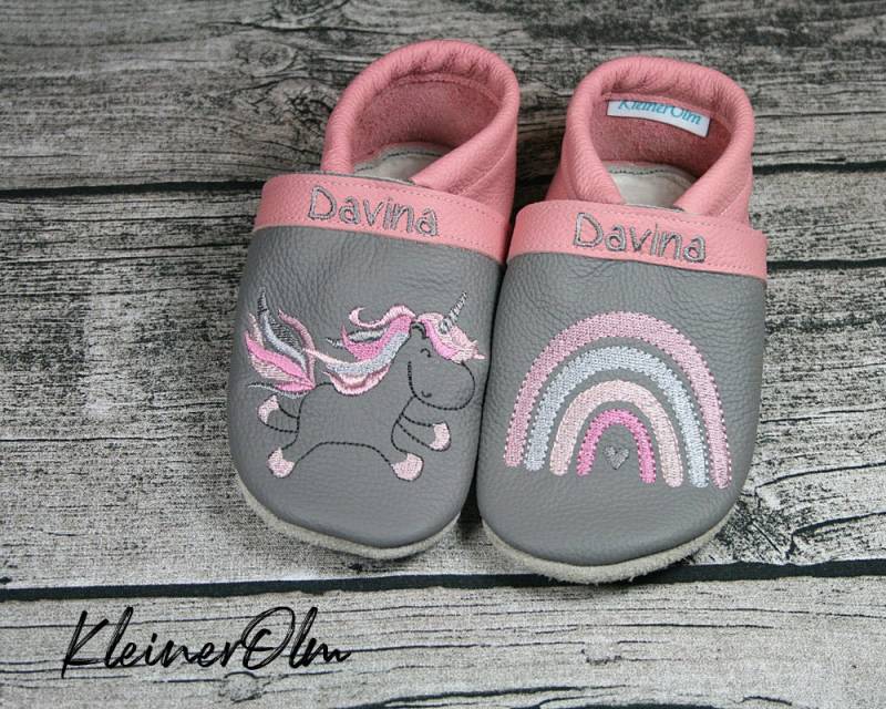 Krabbelpuschen Lederpuschen Babyschuhe Krabbelschuhe Regenbogen Einhorn von KleinerOlm
