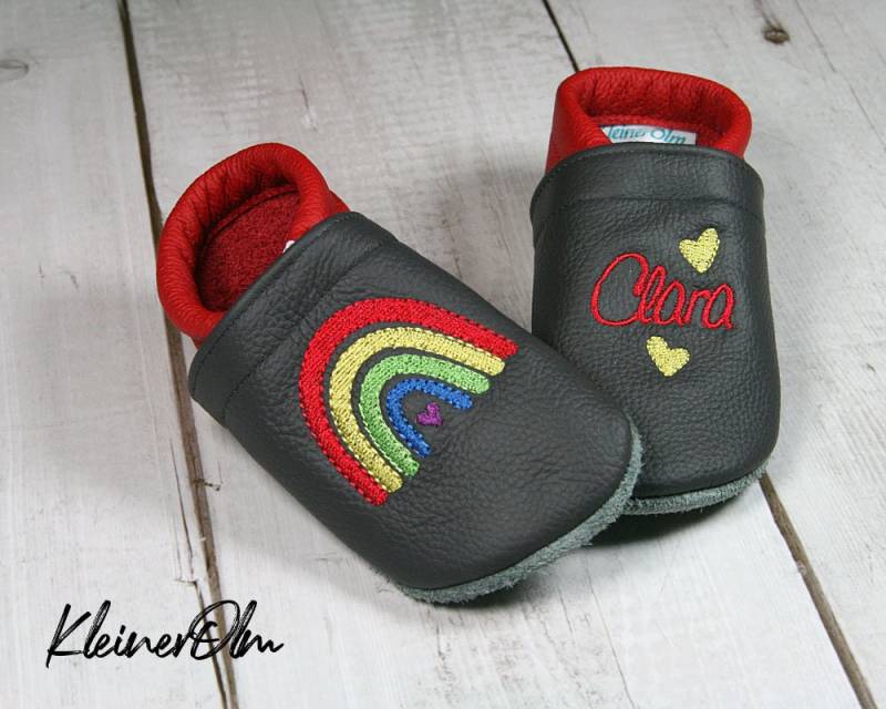 Krabbelpuschen Lederpuschen Babyschuhe Krabbelschuhe Regenbogen Herz, Name von KleinerOlm