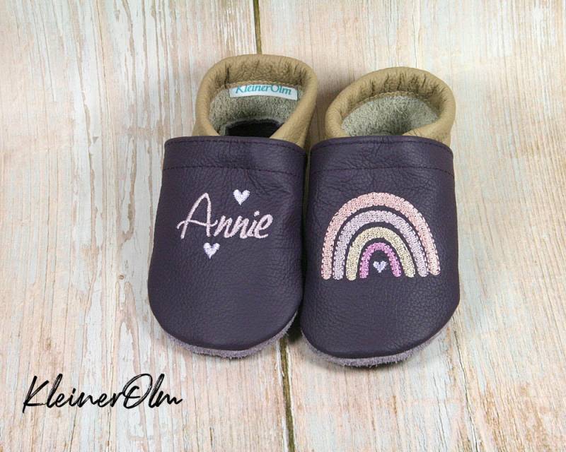 Krabbelpuschen Lederpuschen Babyschuhe Krabbelschuhe Regenbogen Herz, Name von KleinerOlm