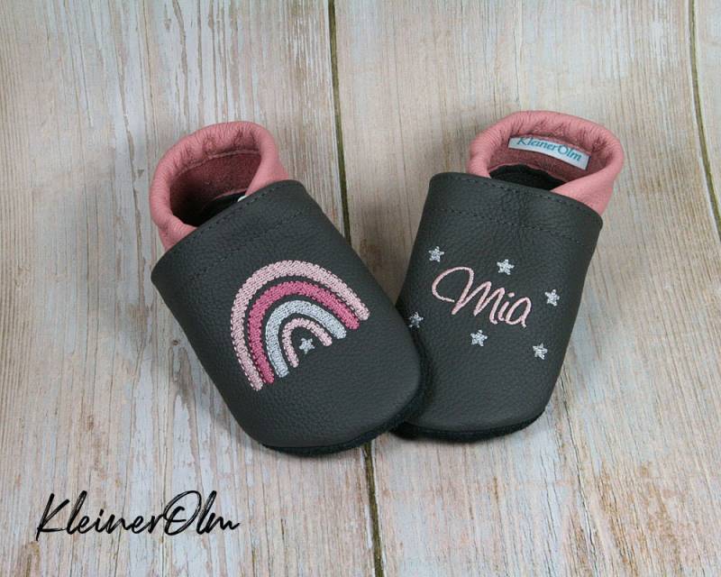 Krabbelpuschen Lederpuschen Babyschuhe Krabbelschuhe Regenbogen Sternchen von KleinerOlm
