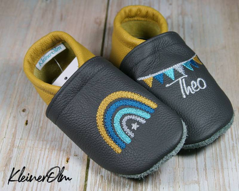 Krabbelpuschen Lederpuschen Babyschuhe Krabbelschuhe Regenbogen Wimpelkette, Name von KleinerOlm