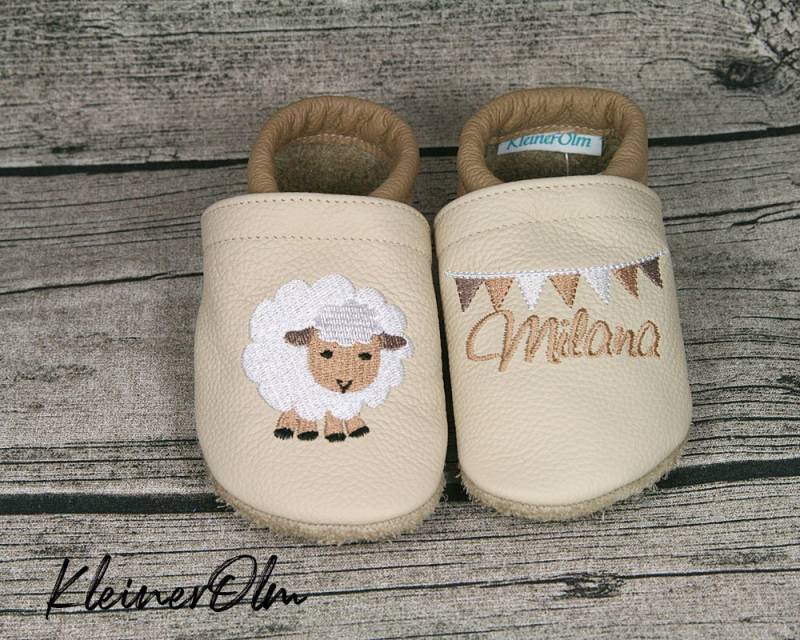 Krabbelpuschen Lederpuschen Babyschuhe Krabbelschuhe Schaf Wimpelkette von KleinerOlm