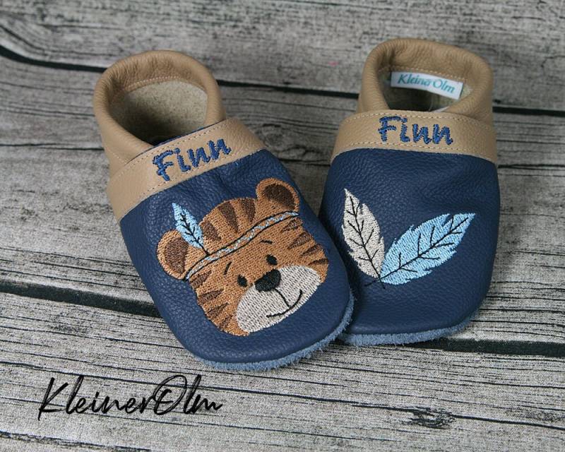 Krabbelpuschen Lederpuschen Babyschuhe Krabbelschuhe Tiger Feder von KleinerOlm