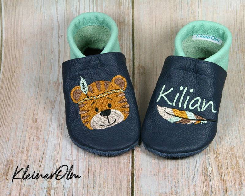 Krabbelpuschen Lederpuschen Babyschuhe Krabbelschuhe Tiger Feder von KleinerOlm