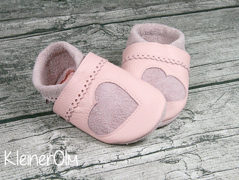 Krabbelpuschen Lederpuschen Krabbelschuhe Herz Spitze von KleinerOlm